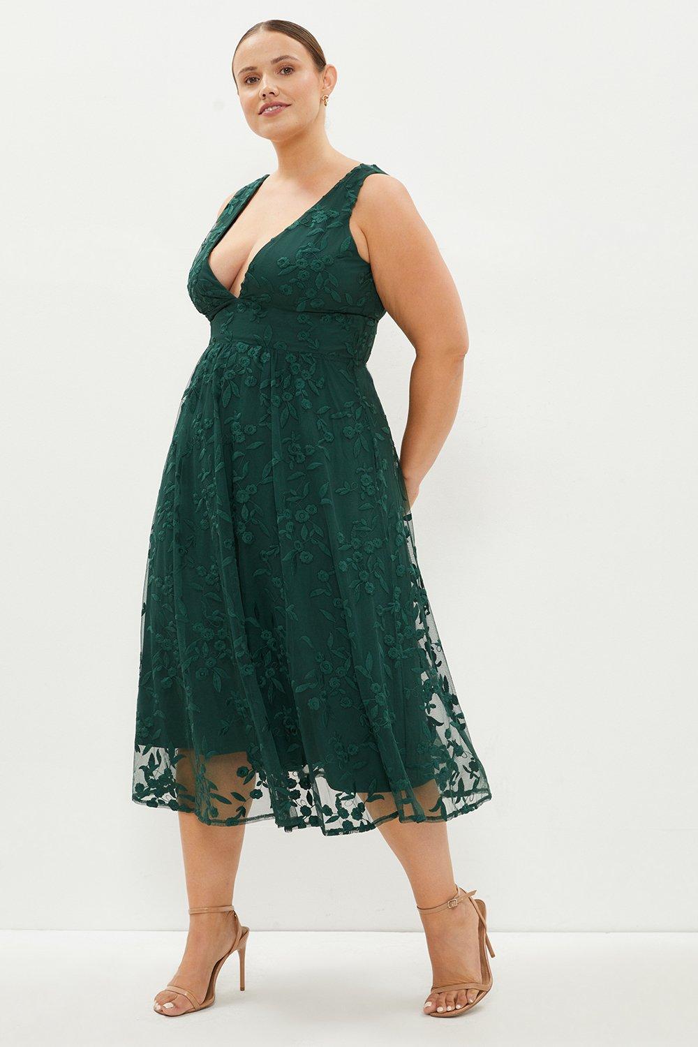Plus Size Deep V Embroidered Midi Dress - Green